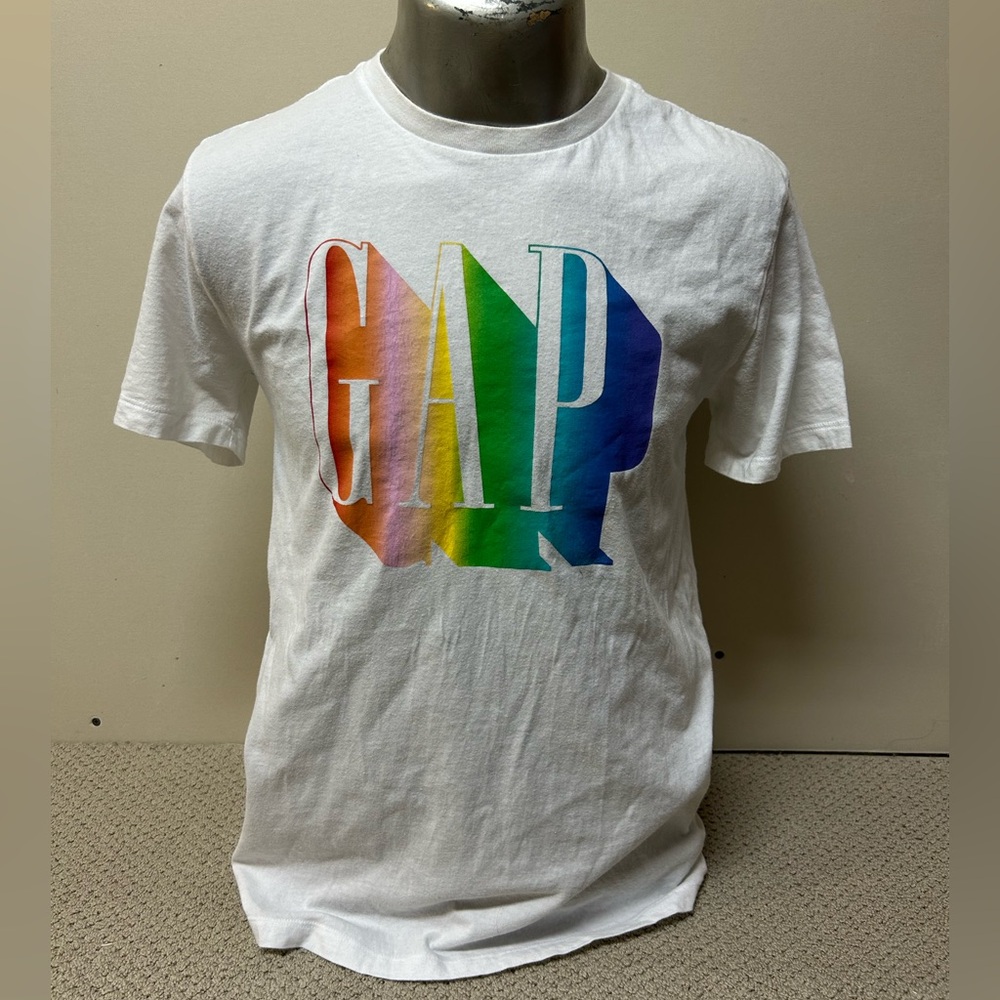2/$30⚡️- SHIRT | Men’s Pride Gap employee shirt size small